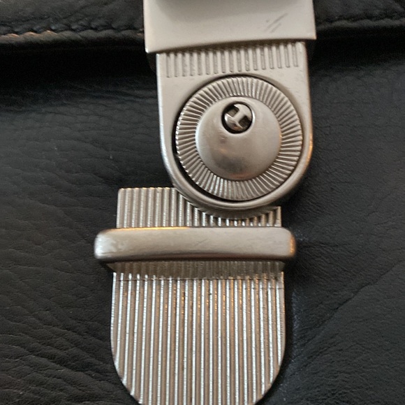 Kenneth Cole REACTION Black Leather Briefcase - Picture 15 of 15